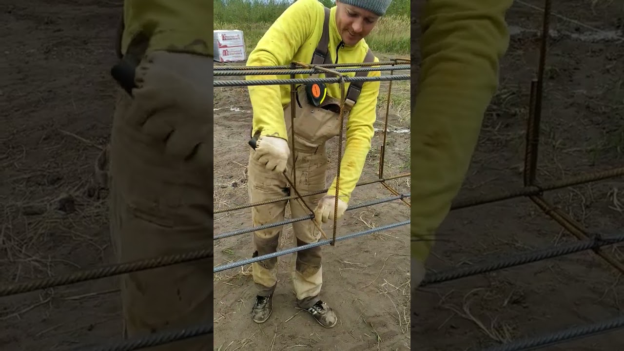 Дома Андрюхе уже снятся!😉 Вяжем каркас из арматуры под фундамент.