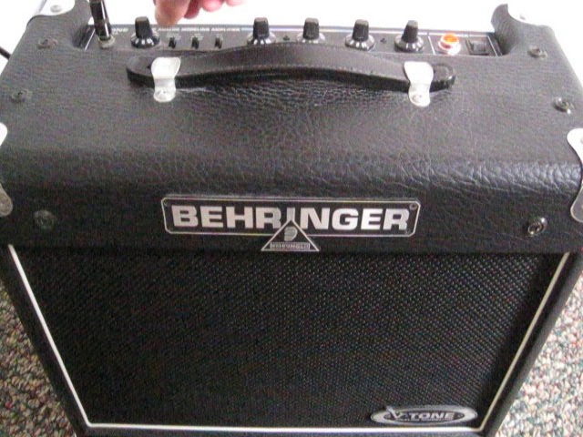 V toned. Комбик Behringer v-Tone gm110. Комбик для электрогитары Behringer v-Tone GM 108. Behringer gm108. Behringer 20 Вт комбоусилитель.
