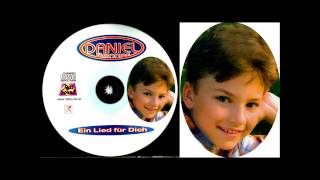 Video thumbnail of "Daniel Renner, boy alto, sings Eine kleine Frage    an die Großen dieser Welt"