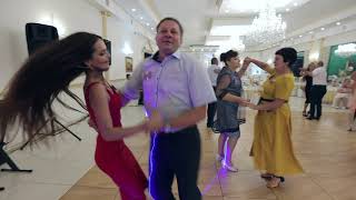 Відеозйомка на весілля, музиканти, українське весілля. В далені за селом, гурт Брати Ровенко Вдалині