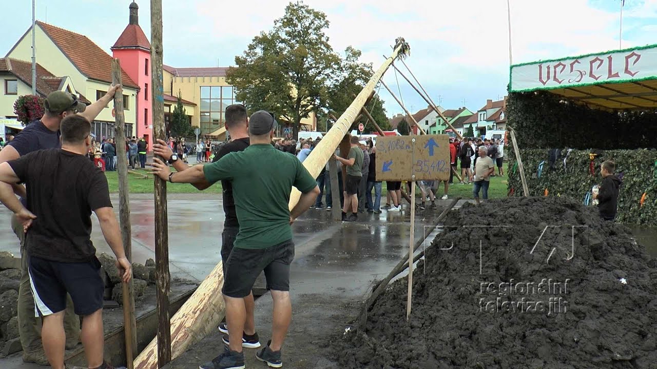 „Rázem“ ... znělo hodovým náměstíčkem ve Velkých Bílovicích