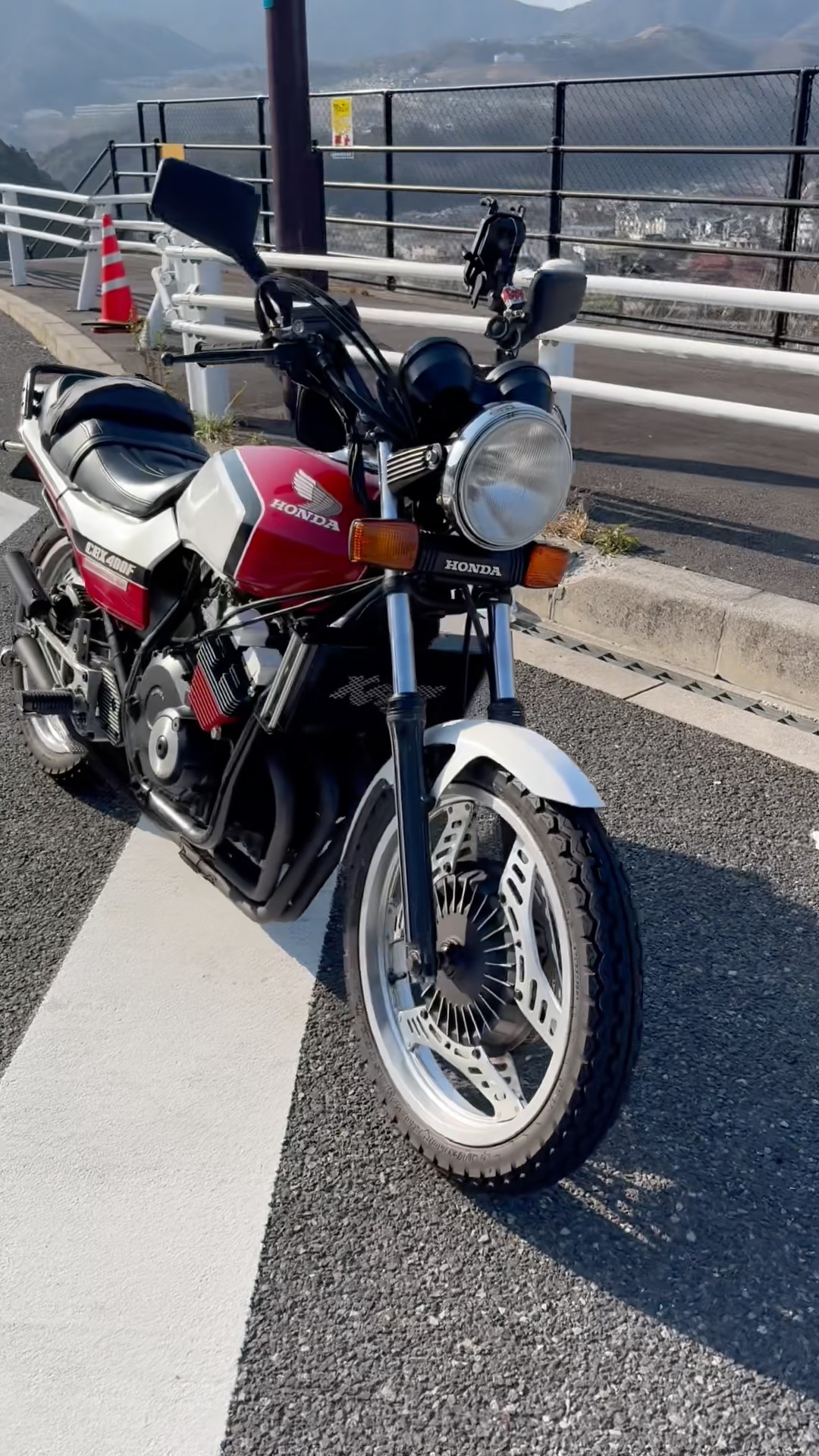 cbx仕様のジェイドです。ジェイドにcbxのタンクを移植させ、外装一式