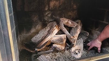 Vented logs with manual safety pilot valve