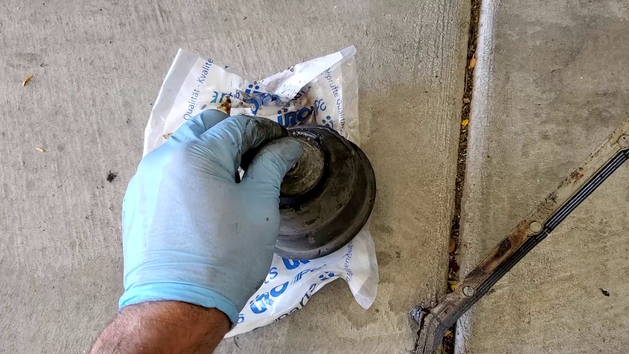 BMW 330i e46 oil pan gasket replacement tips - YouTube