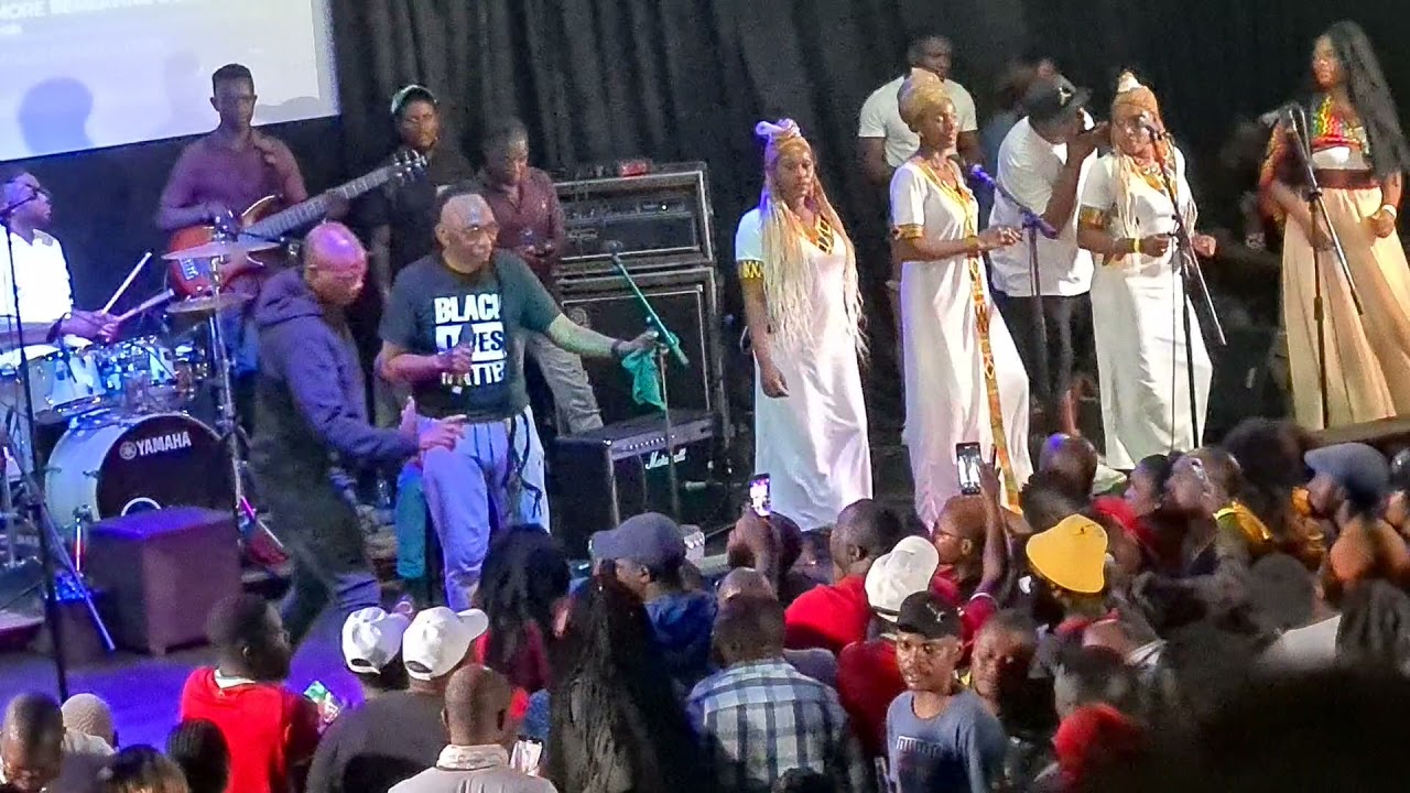 Mukadzi Wamukoma (Live in Johannesburg)