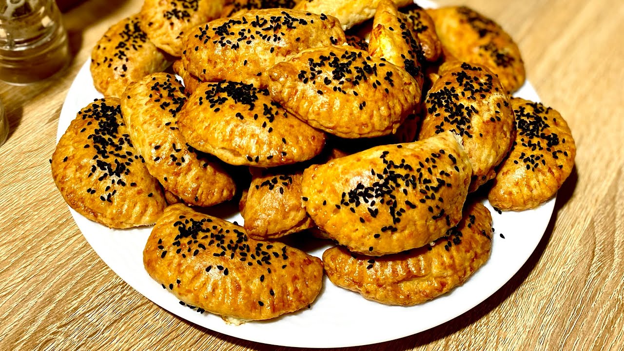 Εύκολα Τυροπιτάκια κουρού με ζύμη γιαουρτιού που δεν χρειάζεται φούσκωμα!