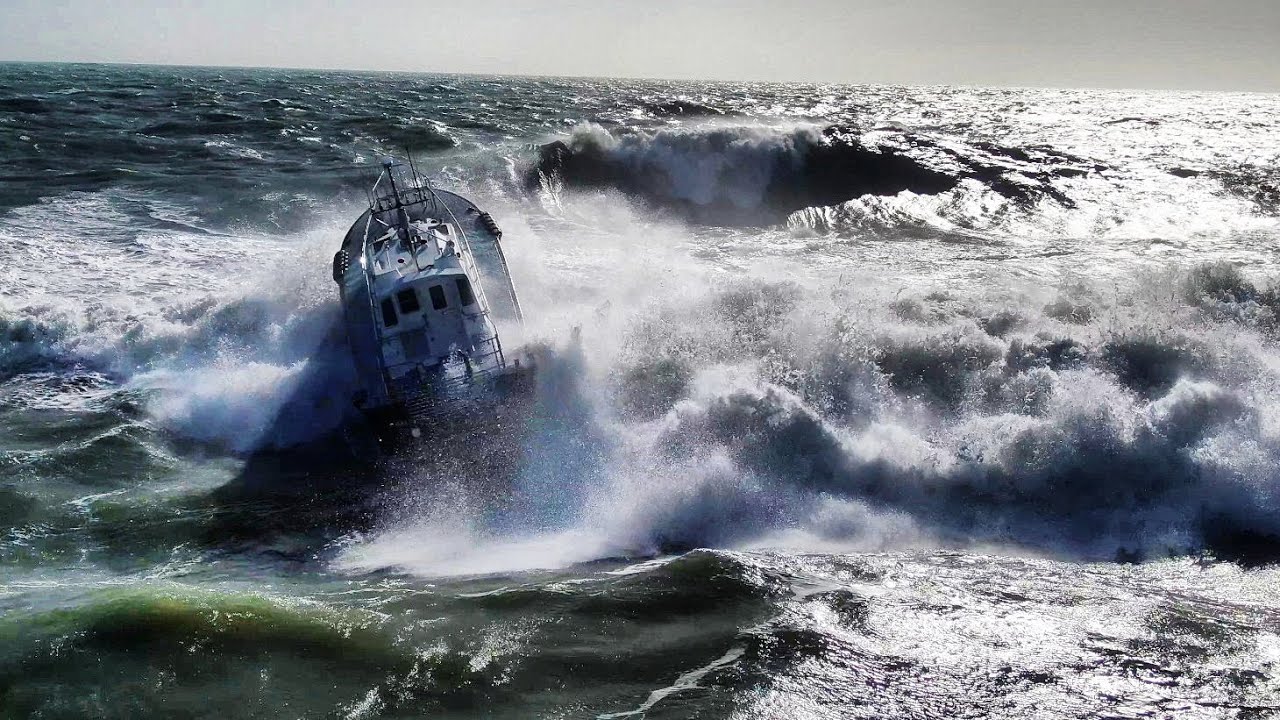 Pilot boat 'Balblair' rough weather sea trials. Safehaven Marine YouTube