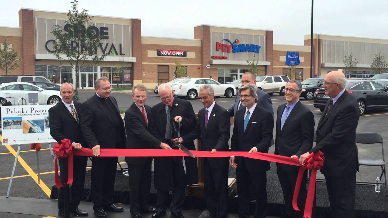 Chicago Mayor Rahm Emanuel and IRC Cut The Ribbon at Pulaski Promenade