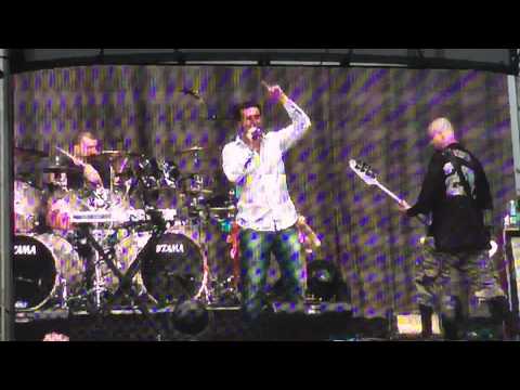 System Of A Down - Vicinity Of Obscenity Live Provinssirock 2011 (HD)