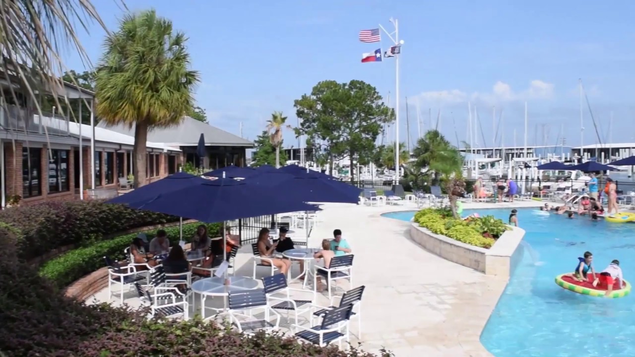 yacht club pool bar