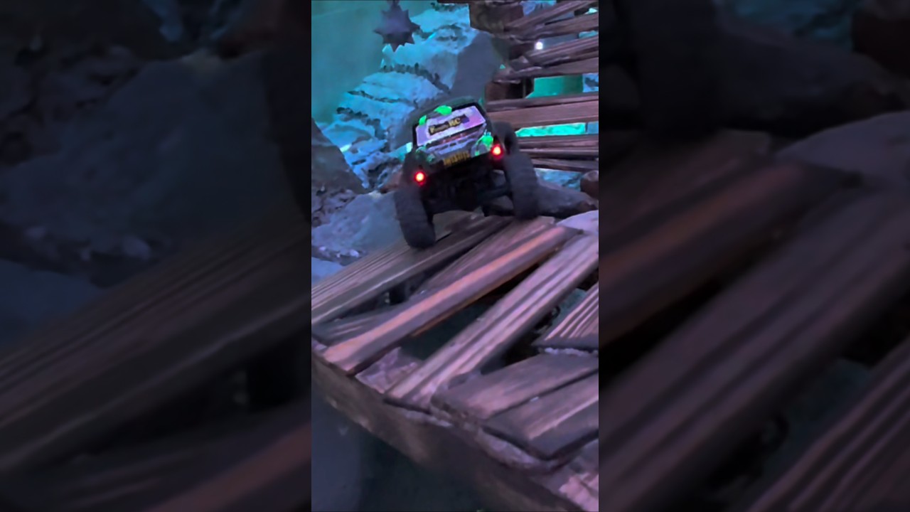 Axial SCX30 Coyote at EPIC 🤯 Crawl Haven #axial #familyrc #scx30