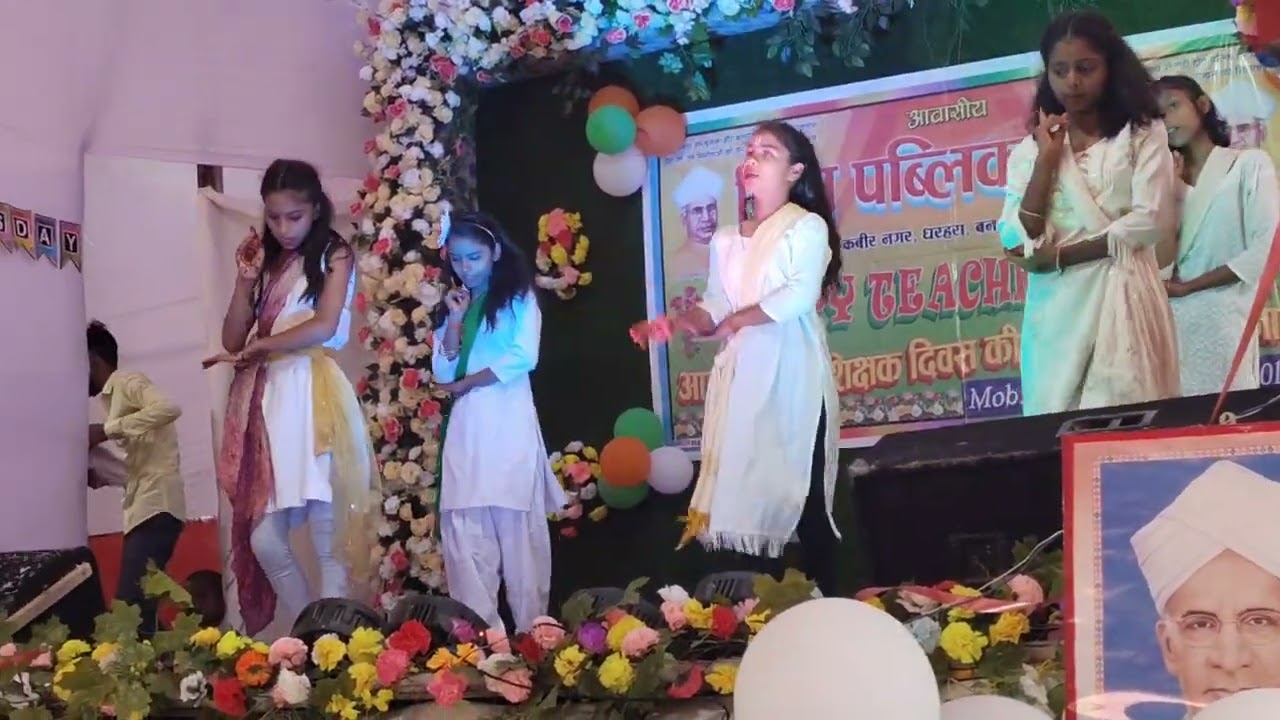 मुझे पढ़ना लिखना सिखाया तु ज्ञान का दीप जलाया। mujhe padhna likhna sikhaya tu gyan ka deep jalaya।