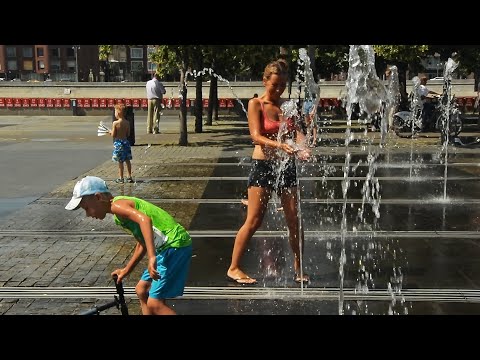 Girls, a fountain and fun splashes of Summer! / Девушки, фонтан и веселые брызги Лета!