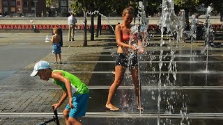 Girls, a fountain and fun splashes of Summer! / Девушки, фонтан и веселые брызги Лета!