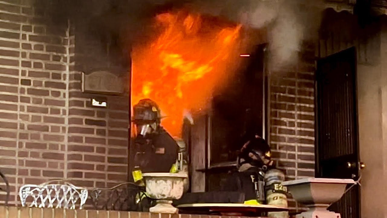 Пожарная служба Нью-Йорка, 5-й тревожный ящик 7810, пожар, вызванный ветром, в частном доме с про...