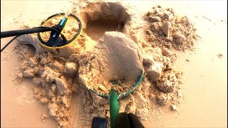 100‘s coins Found BURIED Metal Detecting Beach After Storm!