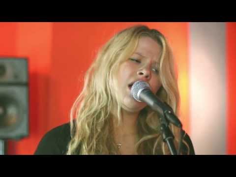 Grace Sewell - 'One Last Time' - Dropout Live | Dropout UK - YouTube