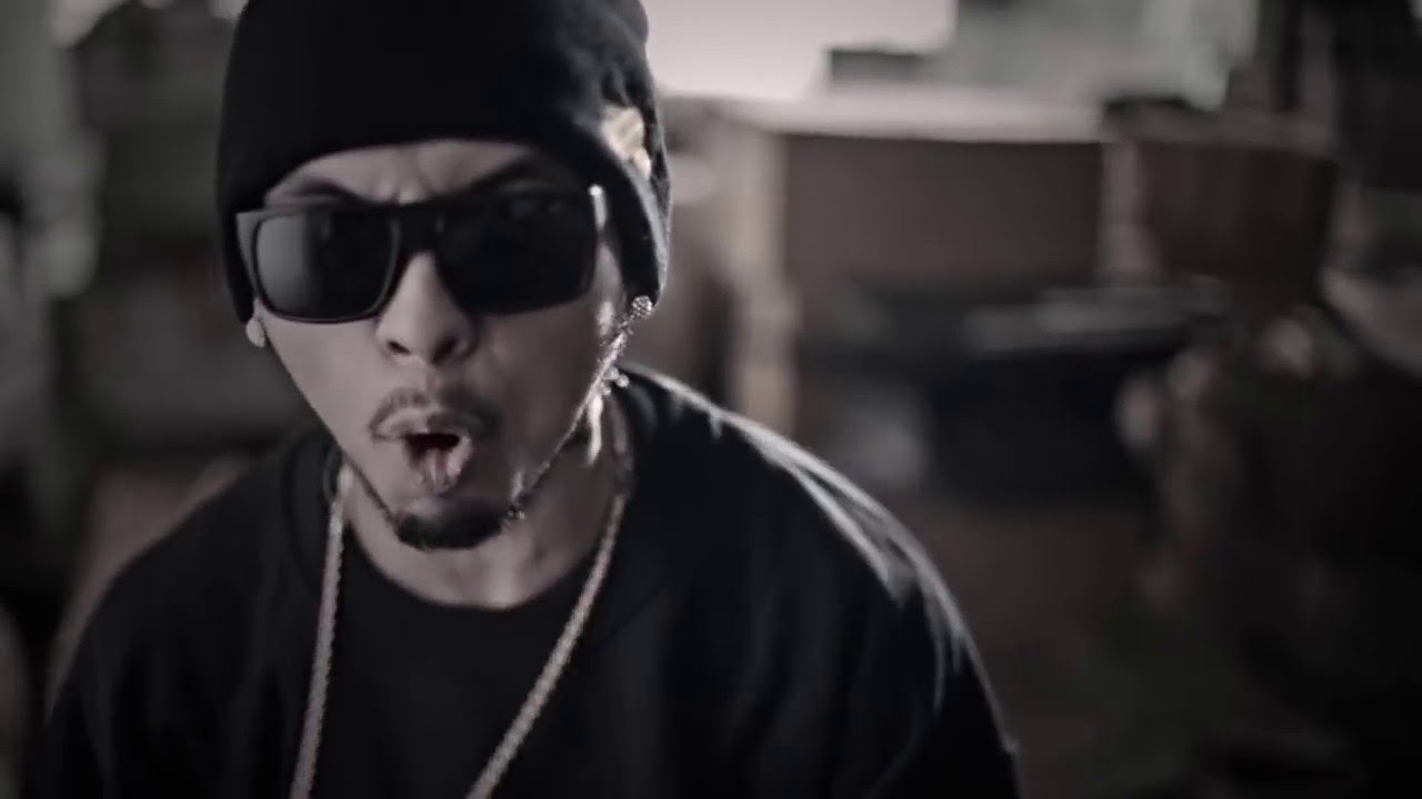 Loonie feat Smugglaz   Pilosopo Official Music Video