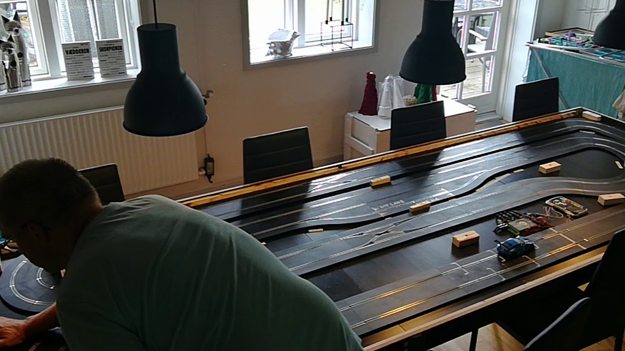 Dinnertable as Scalextric digital race track - YouTube