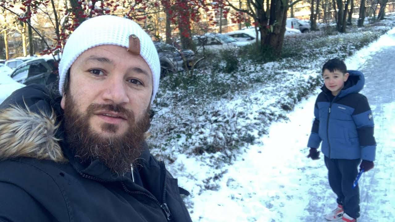 Snowy weather walking tour with kids, memorable-Netherland 