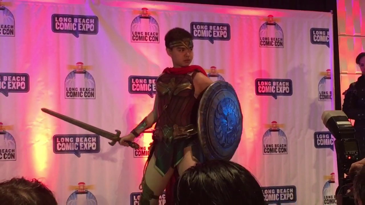 Male Wonder Woman cosplay genderbend 2017 Long Beach Comic Expo contest