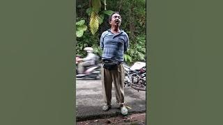 wak yess pentol bakar pingir jembatan trawas