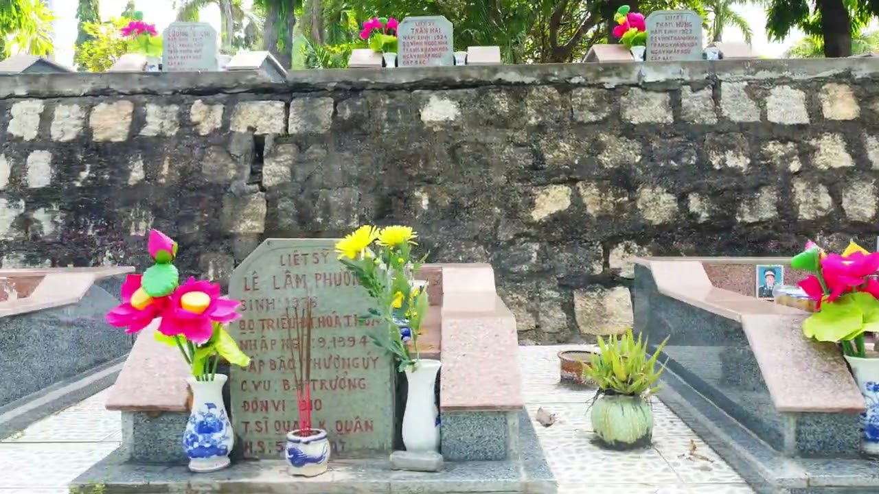 Nghĩa trang Hòn Dung 5 10 2025