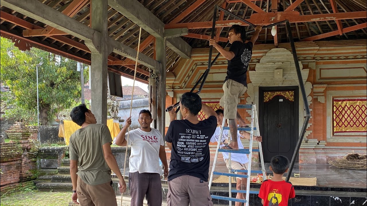 PROSES AWAL PEMBENTUKAN RANGKA OGOH-OGOH ST. SENTANA LUHUR BR. KELODAN TAMPAKSIRING