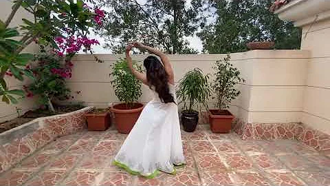 "Sawaar Loon" dance by "Mouni Roy".