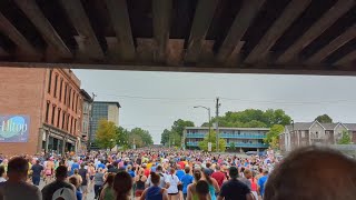 Watch as QCTimes Bix 7 runners start up Brady Street