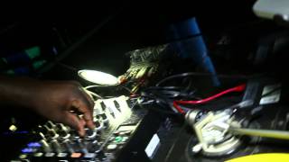 DJ Just-IN in the mix at Parliament in Oakland in 2014 Resimi