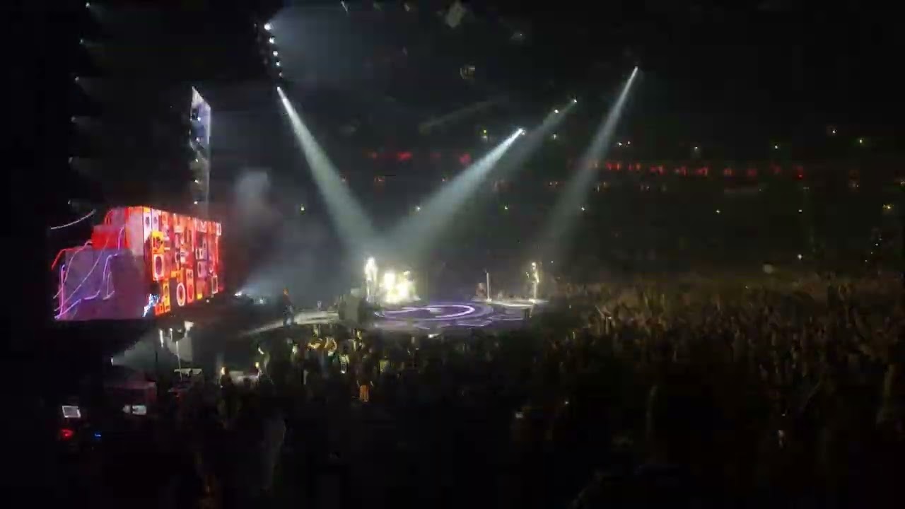 Blink 182 - Blitzkrieg Bop chant + First Date + All the Small Things + Dammit LIVE Prague 19.09.2023