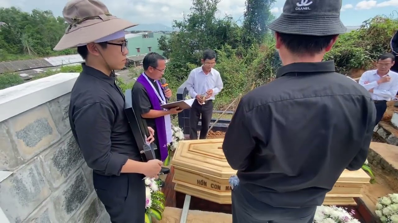 Nghi thức an táng ông cố phao lô Huỳnh Các 