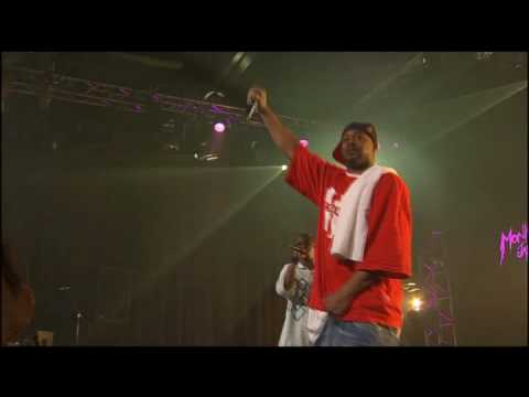 Wu-Tang Clan - Intro + Wu-Tang Clan Ain't Nuthing Ta F' Wit (Live)