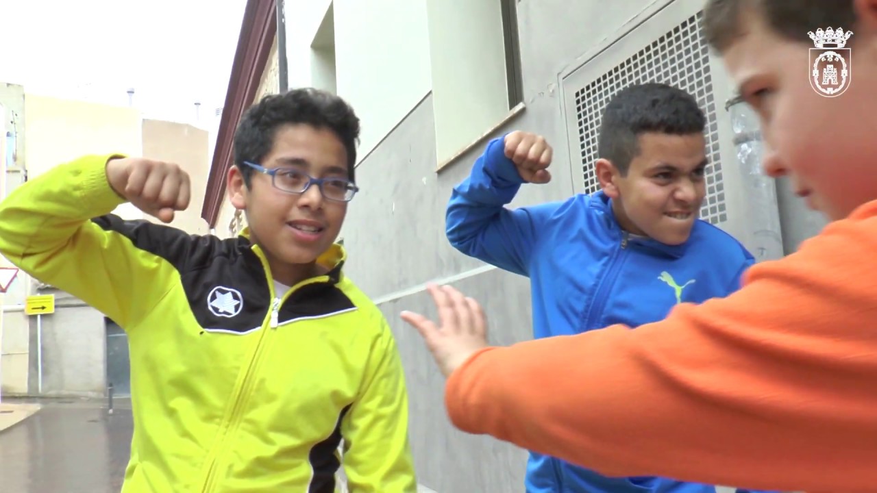 Mannequin Challenge: Taller contra el bullying - YouTube