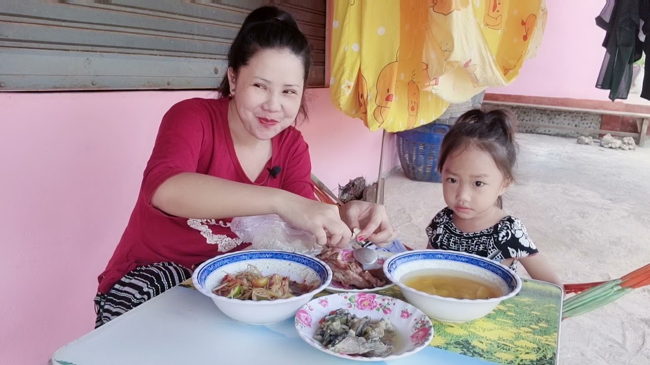 nkaujlig thiab Apita noj mov hnub no