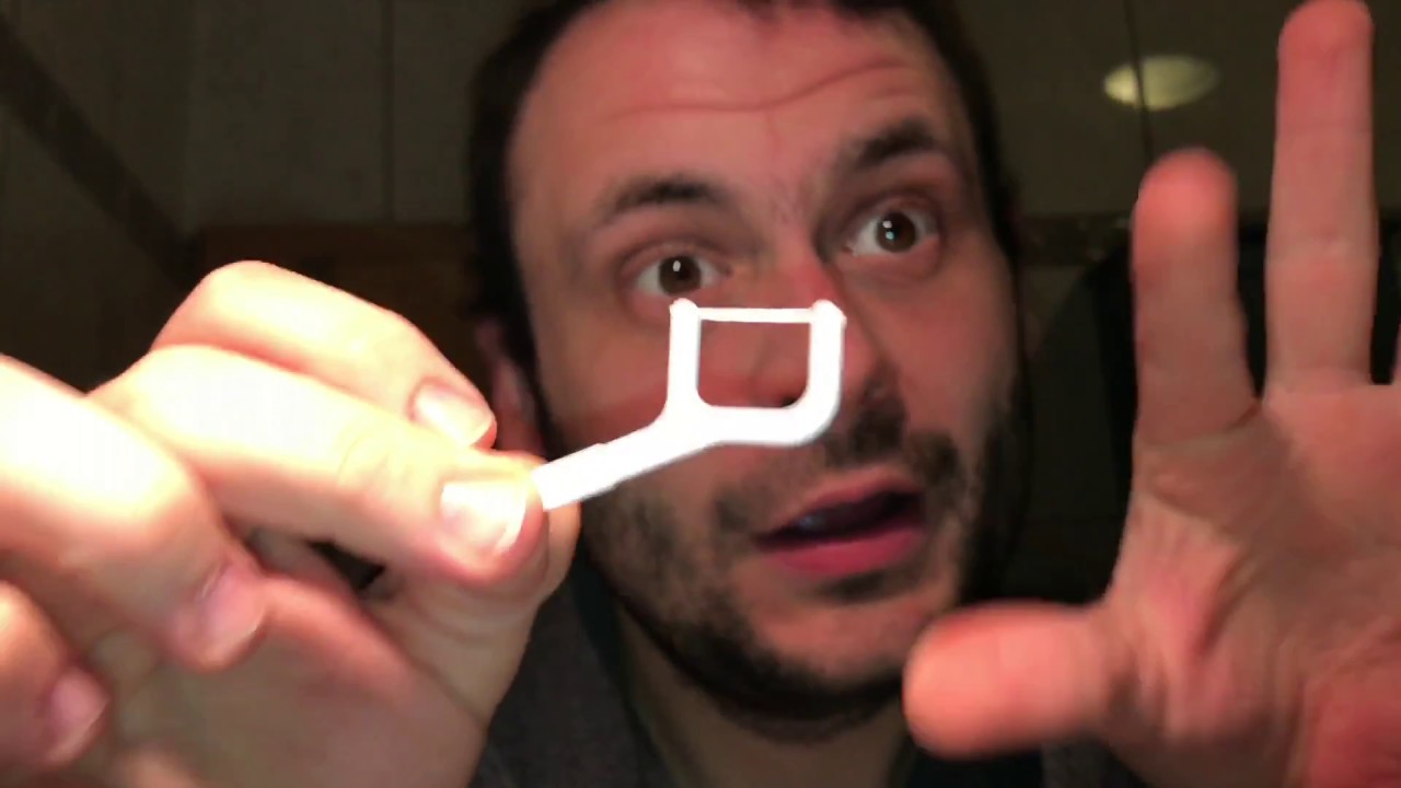 Zahnseide Sticks benutzen Zahnhygiene in den Zahn Zwischenräumen mit Zahnseide Prophylaxe Anleitung