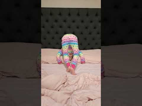 Masha Handstand