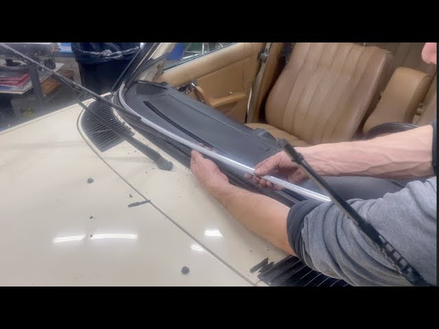 Windshield Removal Tips for 1976 to 1985 Mercedes W123. - YouTube