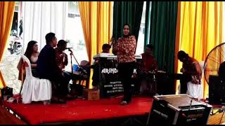 Tinta Merah rita Sugiarto Bersama Arinda Msc 