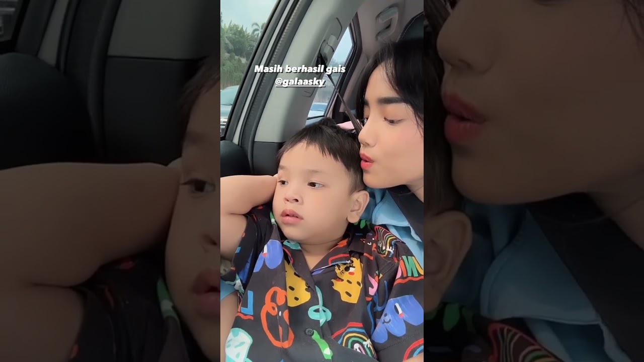 Gemes Cara Fuji nidurin Gala di mobil dengan hanya meniup mata Gala langsung tertidur