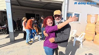 ΓΕΛΑΕΙ, ΜΑΖΕΥΕΙ ΒΟΤΑΝΑ, ΓΡΑΦΕΙ ΒΙΒΛΙΑ, ΦΤΙΑΧΝΕΙ ΒΑΜΜΑΤΑ ΚΑΙ ΕΠΑΝΗΛΘΕ ΣΤΗ ΖΩΗ ΜΕΤΑ ΤΟΝ ΠΝΙΓΜΟ ΤΗΣ!