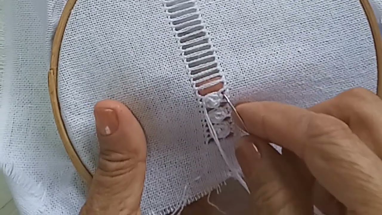   Como bordei FLOR RAIADA na sacaria.