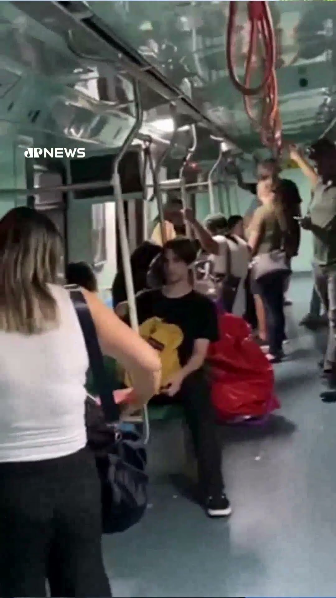 Passageiros sofrem com manhã de caos na linha 3-Vermelha do Metrô em São Paulo #shorts