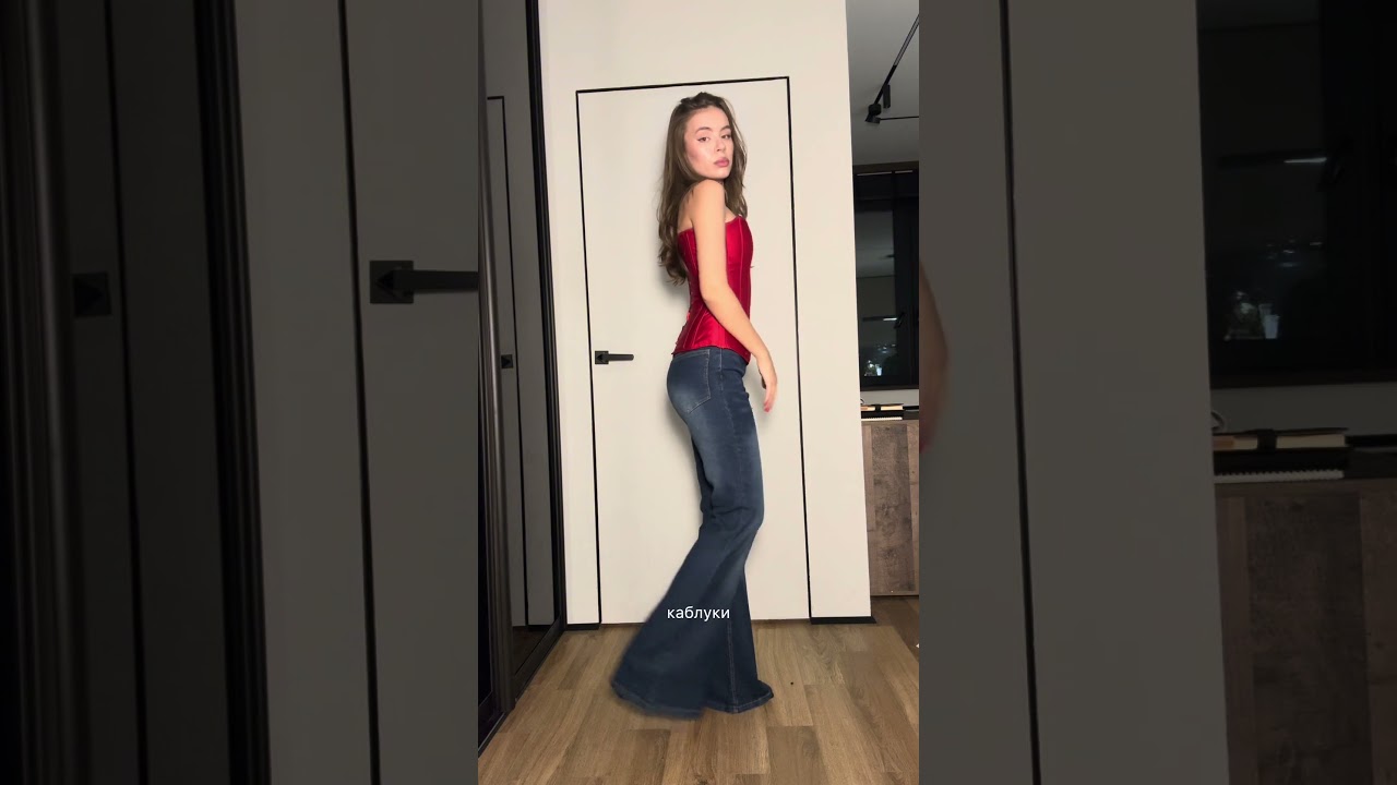 К каждой женщине приставали WW253970 