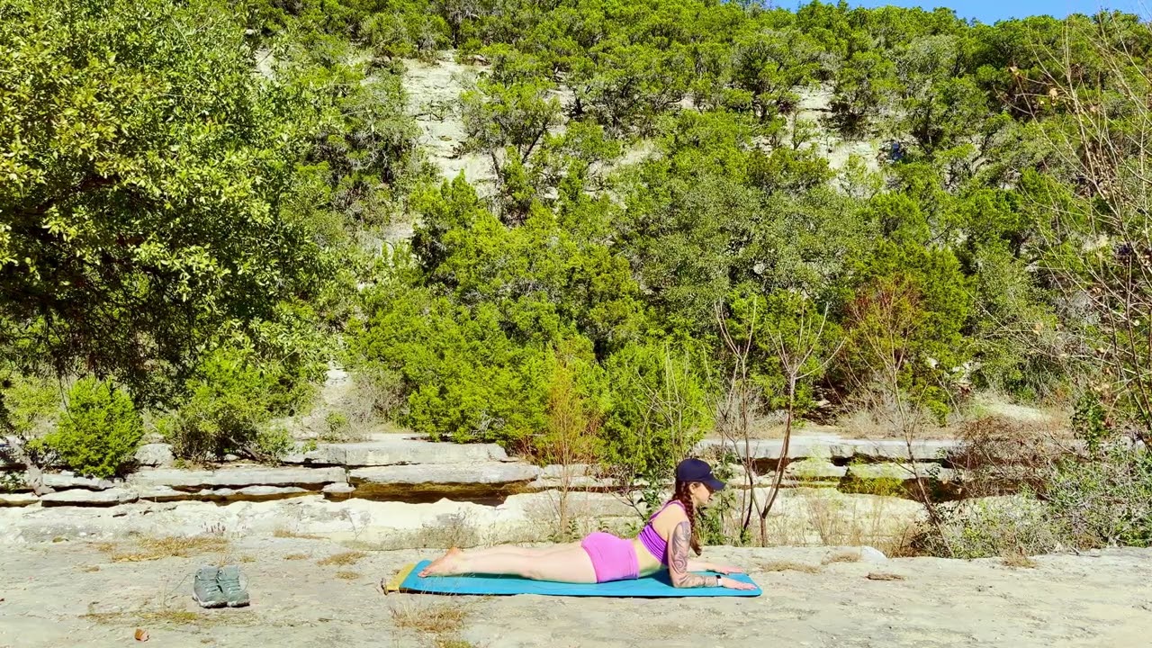 15-минутная виньяса-йога для силы и стабильности | Йога для заземления, все уровни подготовки