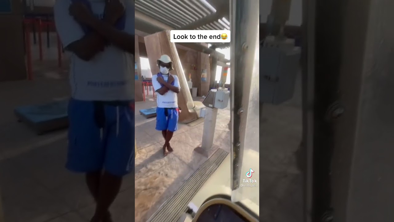 Girl gets dropped in a Blacked out water slide adlı videoyu YouTube'da izle Girl gets dropped in a Blacked out water slide adlı videoyu YouTube'da izle