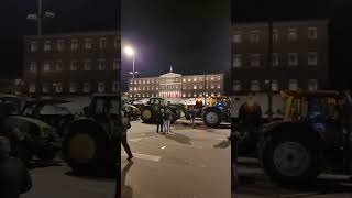 Παρατεταγμένα τα τρακτέρ έξω από τη Βουλή, οι αγρότες θα διανυκτερεύσουν στο Σύνταγμα (1)