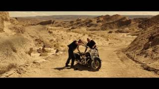 『ブラッド・ファーザー』バイク爆発＆噛みつき