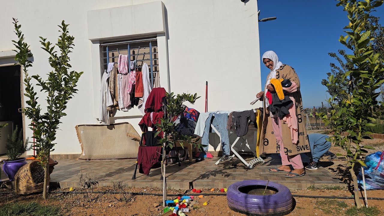 هدية من عند الحاجة جات عليها معولنا شحال ولينا فرحانين 